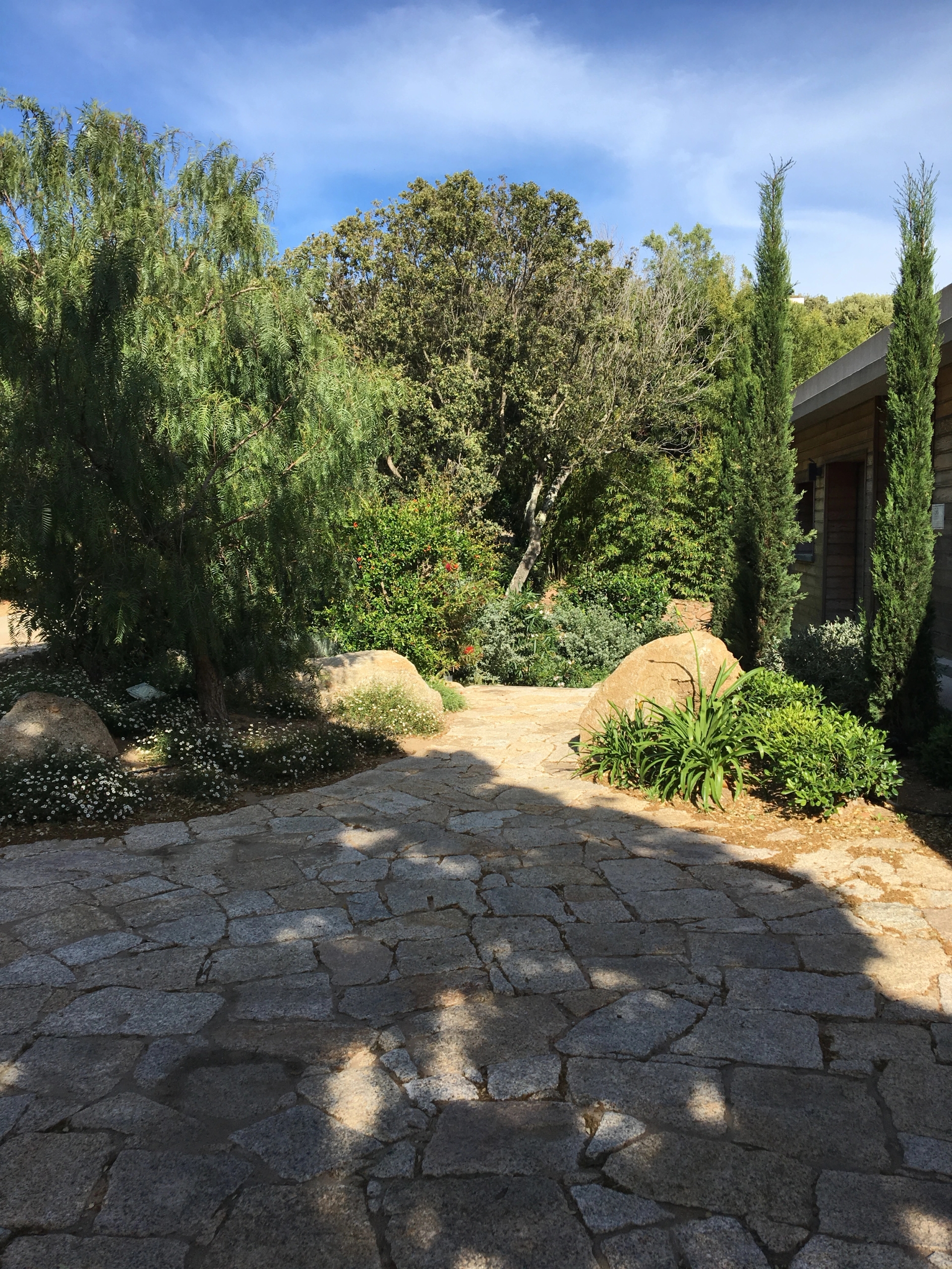 Maçonnerie de jardin réalisées par Sud Paysages, paysagiste à Porto-Vecchio